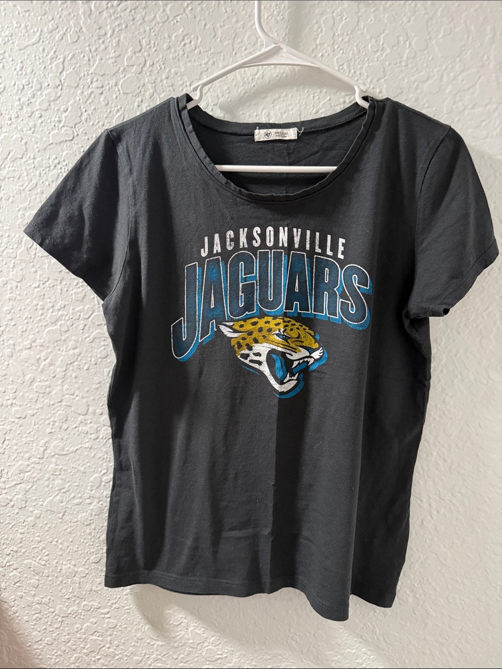 47’ Jacksonville Jaguars Women’s Graphic Tee Size Medium